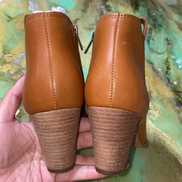 Madewell “The Billie Boot in Leather” English Saddle Color - Picture 4 of 11